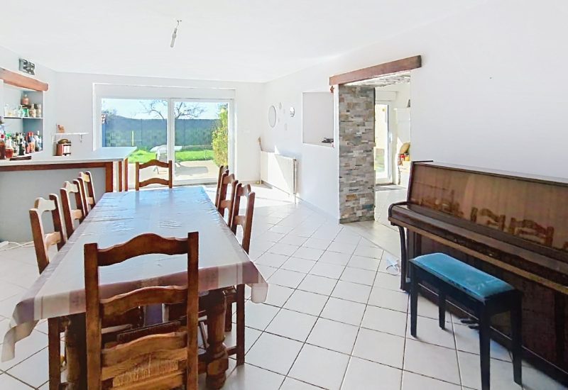 1749547112740_SALLE A MANGER.jpg